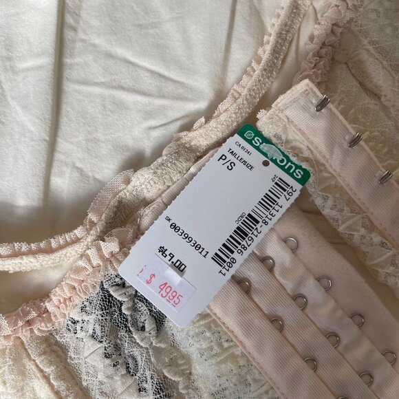 Elegant Cream Lace Women's Top - Picture 4 of 15